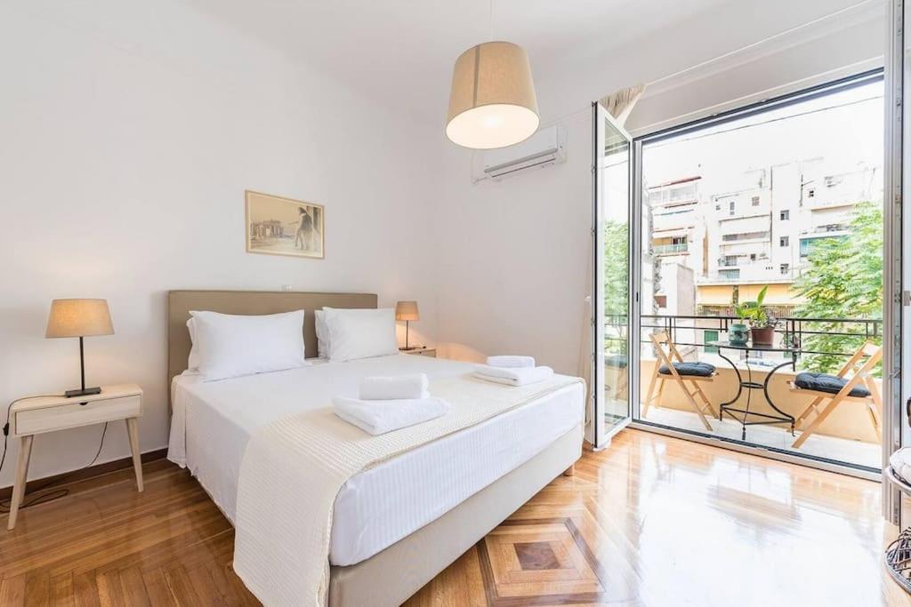 Apartamento Casa Pamisou near Attiki metro station Atenas Exterior foto