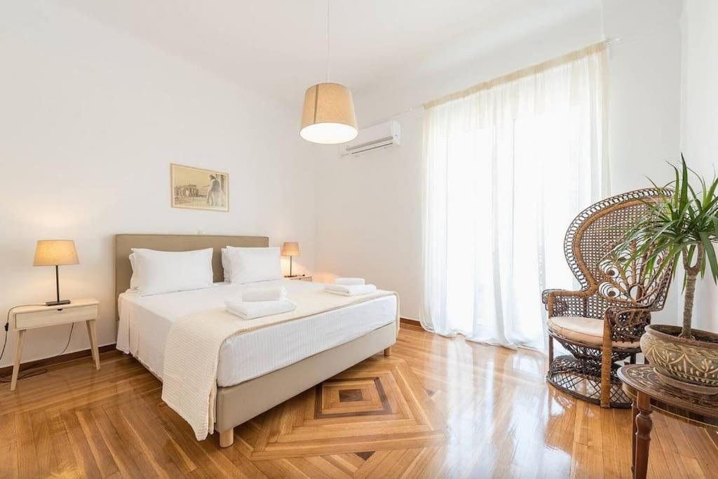 Apartamento Casa Pamisou near Attiki metro station Atenas Exterior foto